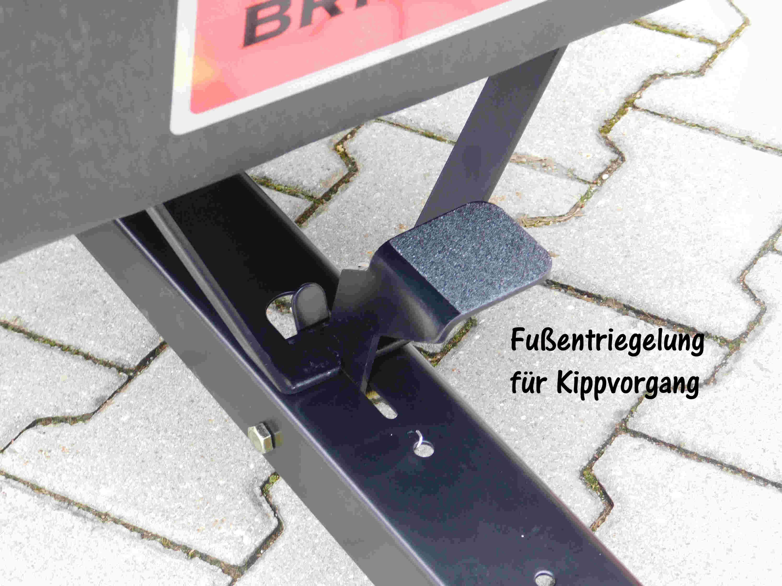 Brinly Anhänger PCT10BH mit sehr stabiler Kunststoffwanne für Rasentraktor 295 kg