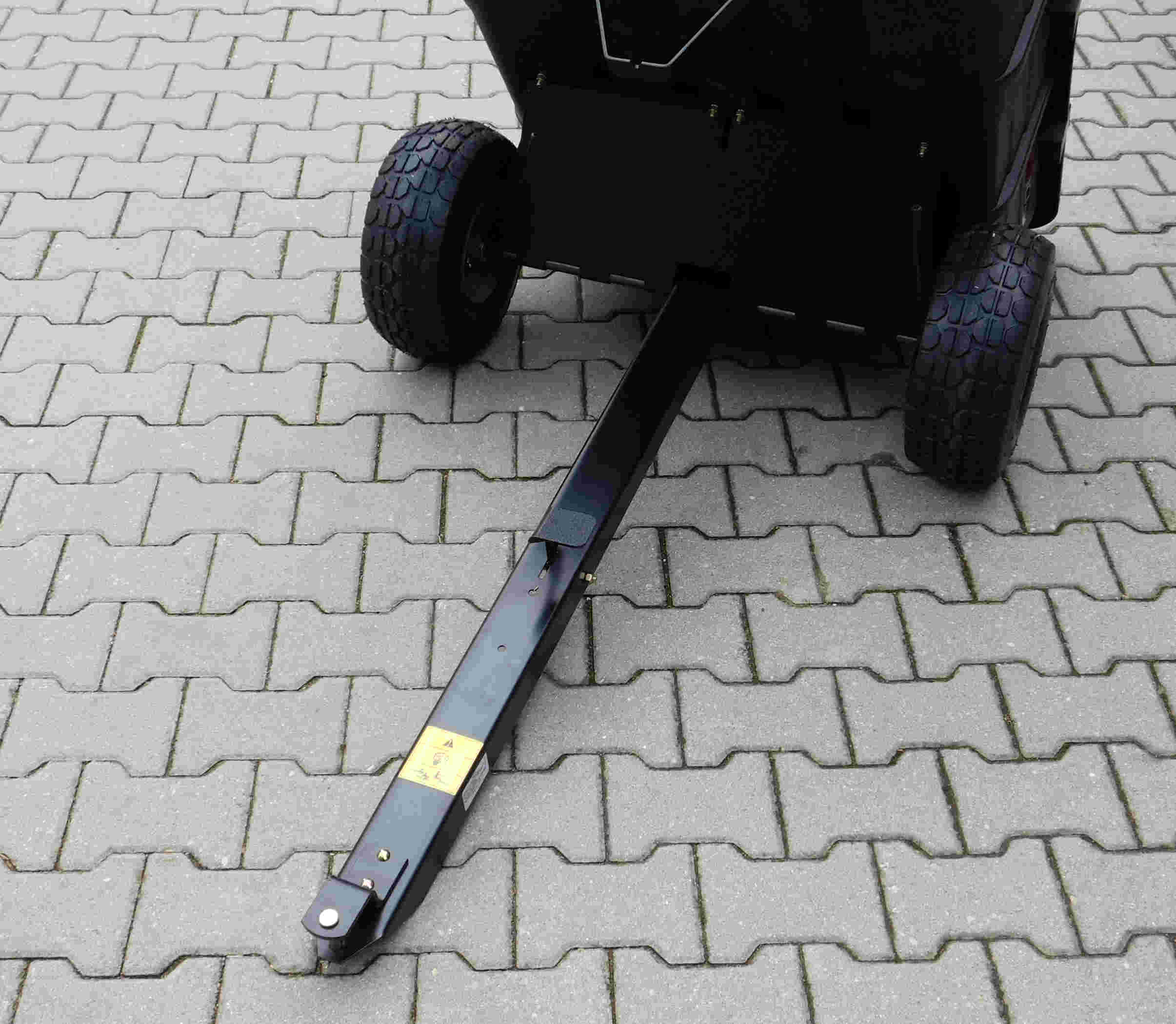 Brinly Anhänger PCT10BH mit sehr stabiler Kunststoffwanne für Rasentraktor 295 kg