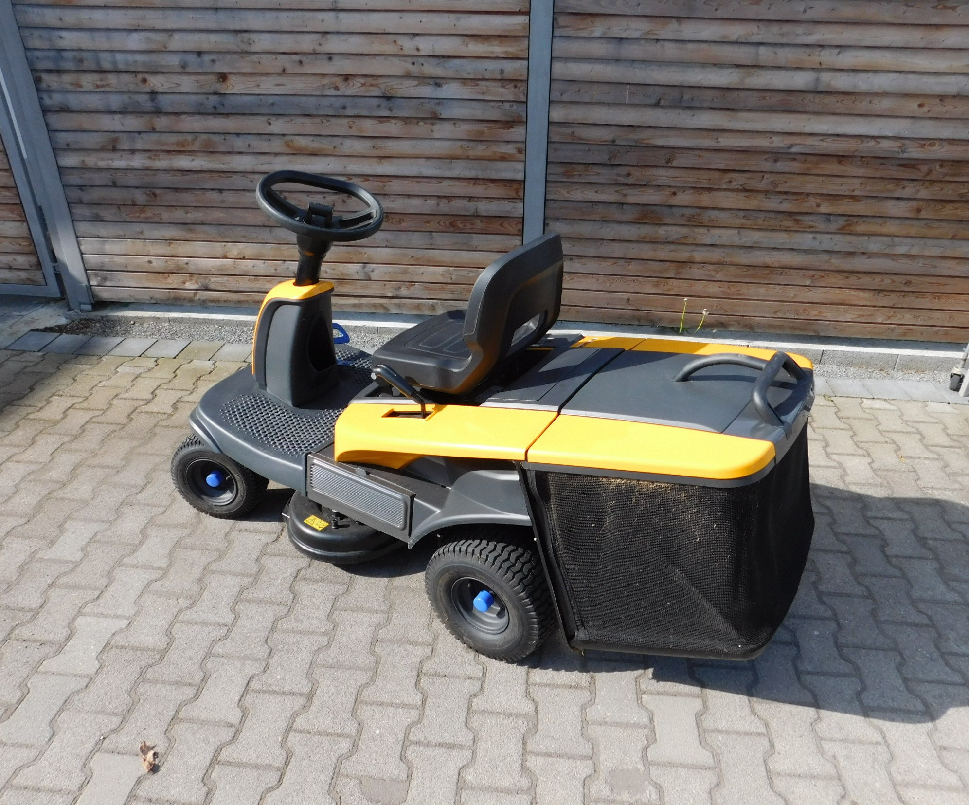 Vorführmäher Akku-Rasentraktor Swift 372e mit (2x5Ah + 2x7.5Ah)