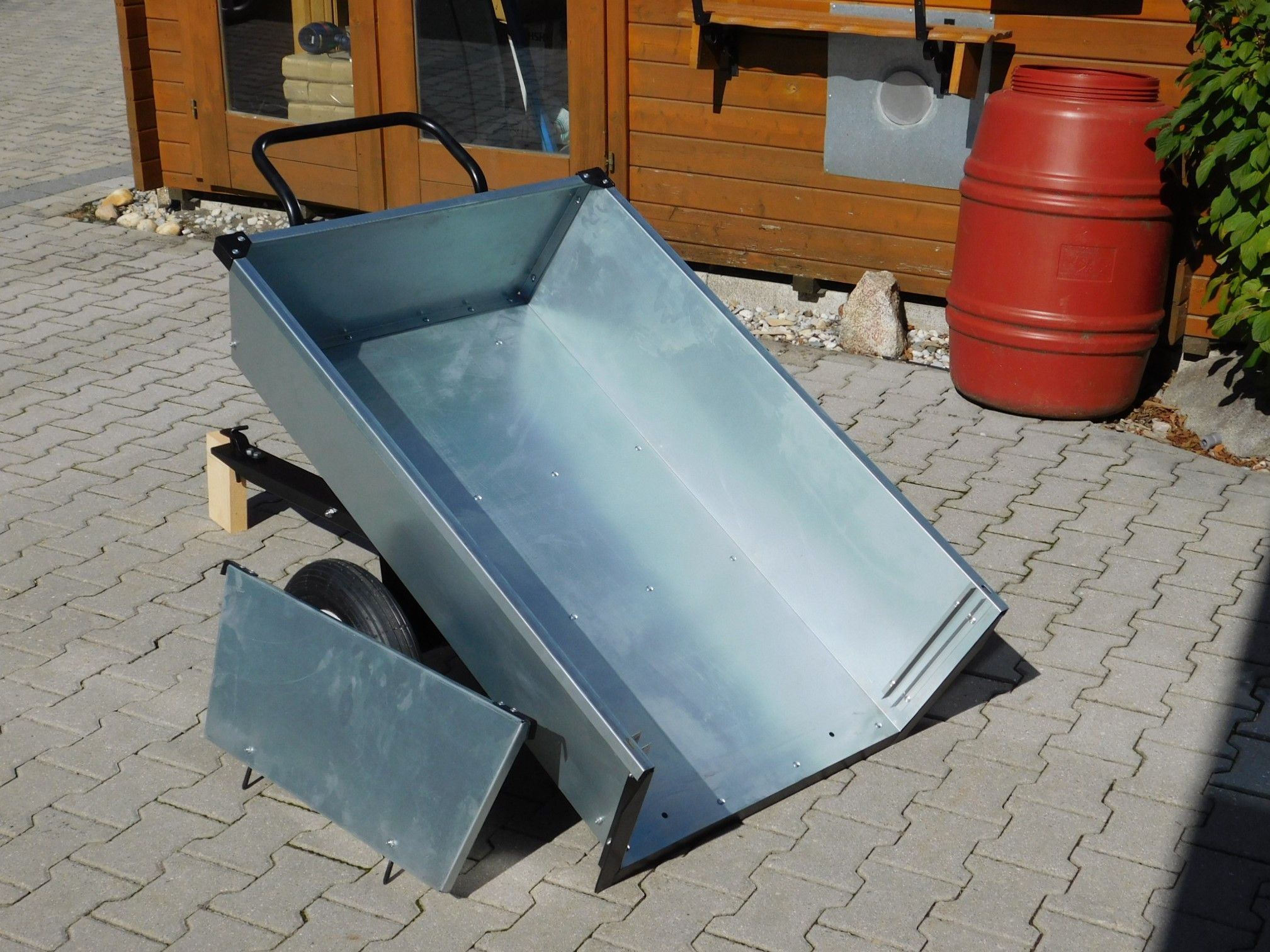 Anhänger (2in1) 320 kg, kippbar mit galvanisierten Stahl
